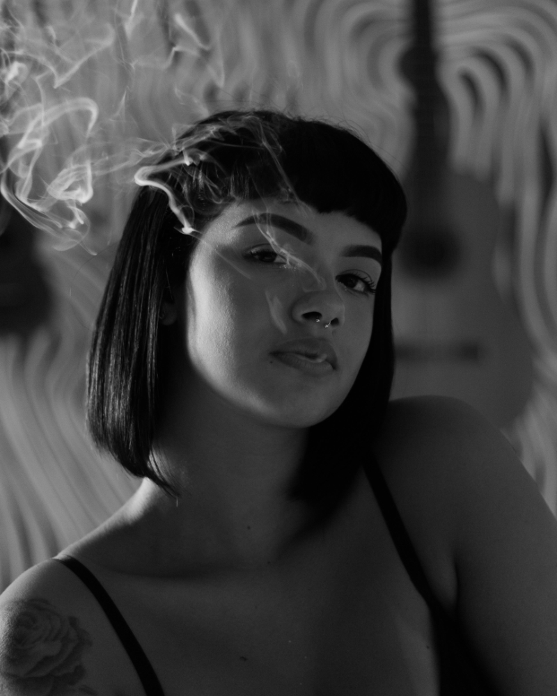 girl_with_smoke
