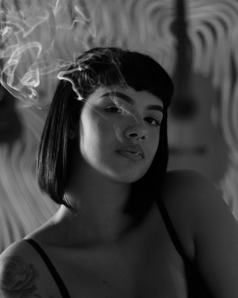 girl_with_smoke